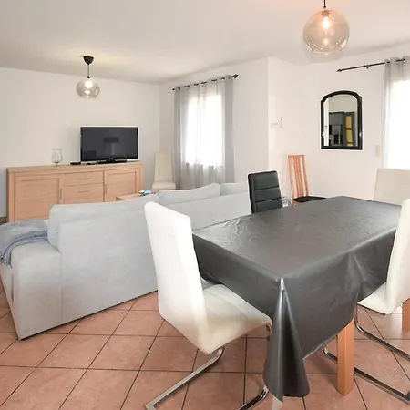 Holiday home Agreable Pres D'avignon Avec Piscine Privative Et Wifi - Fr-1-708-85